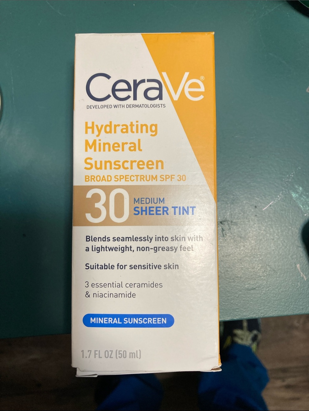 CeraVe Hydrating Mineral Sunscreen SPF 30 - Medium Sheer Tint (White & Yellow)